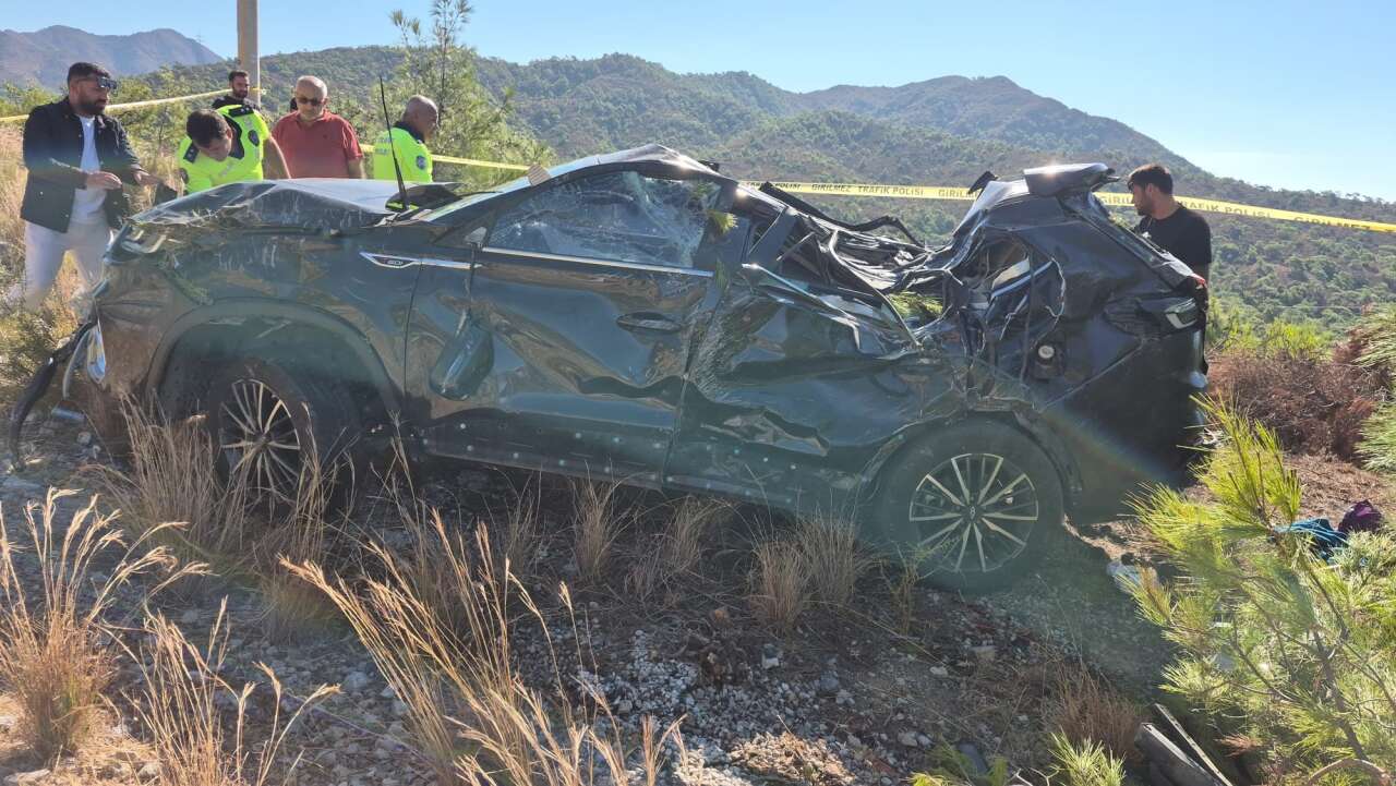 Bariyerlere çarpan otomobil takla attı! 20 yaşındaki Mustafa Alkan öldü 6
